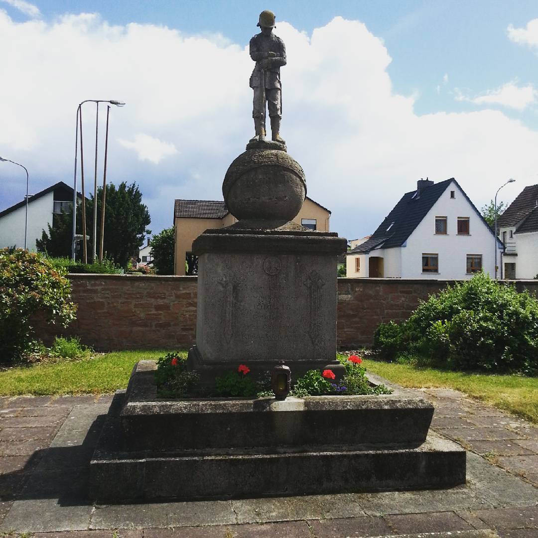 Sehr eindrucksvoll: Das Denkmal für die in den Weltkriegen verstorbenen Soldaten aus Klein-Welzheim