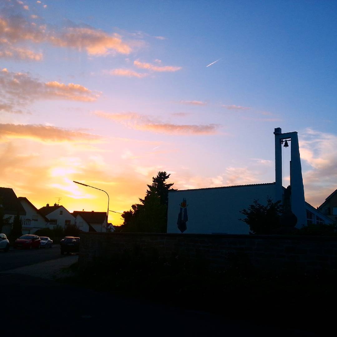 Sonnenuntergang über dem Friedhof Klein-Welzheim