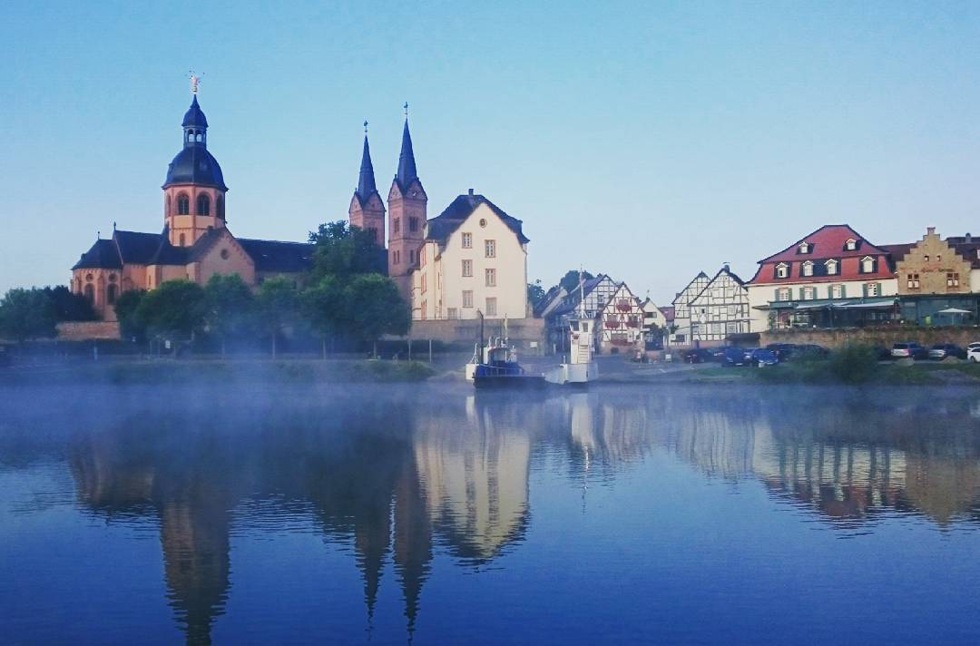 Für diesen Anblick muss man wirklich früh aufstehen: Morgennebel auf dem Main…
Danke an @dlrgseligenstadt für das Bild, das sie heute morgen geschossen haben