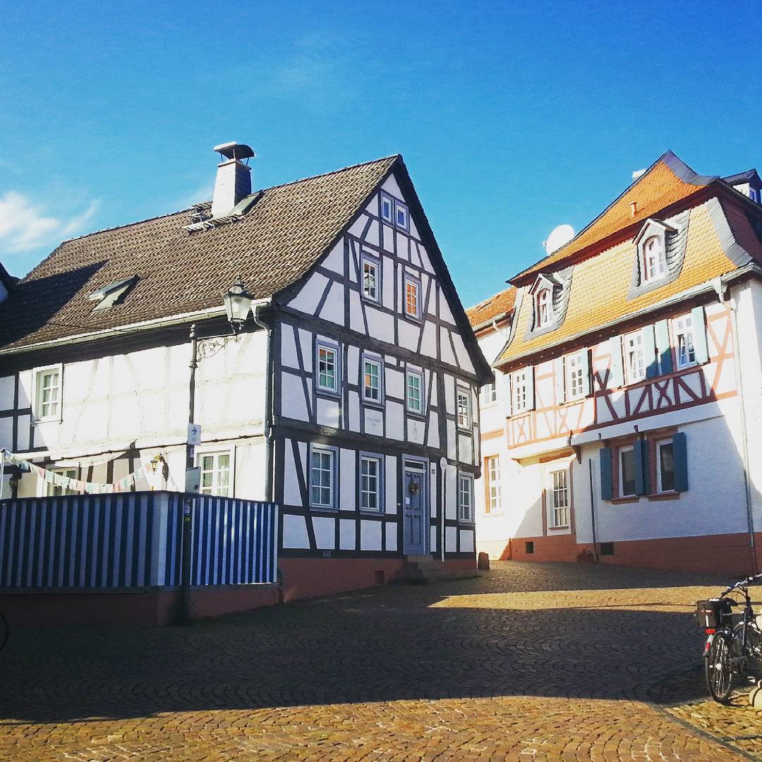 Fachwerkhäuser am Mainufer