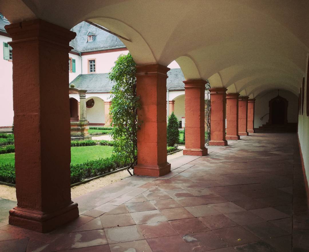 Der Kreuzgang der Basilika