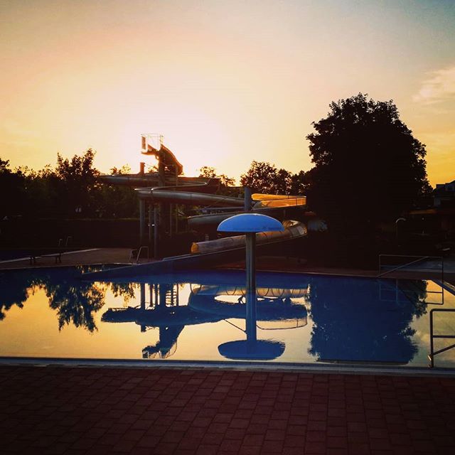 Sonnenuntergang im Freibad Seligenstadt
@dlrgseligenstadt 
@dlrg_jugend_seligenstadt