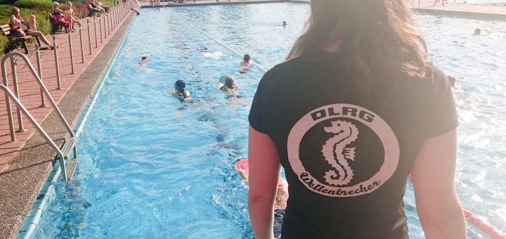 DLRG Seligenstadt Schwimmbad Training Schwimmausbildung